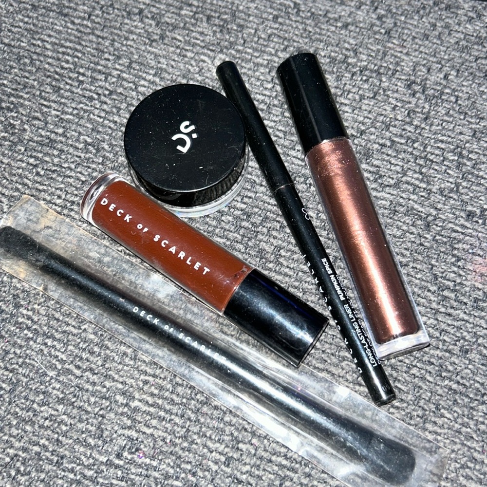 Deck of Scarlet bundle NWT